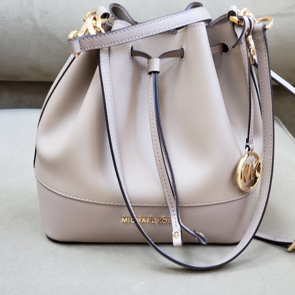 Michael Kors Bucket Bag